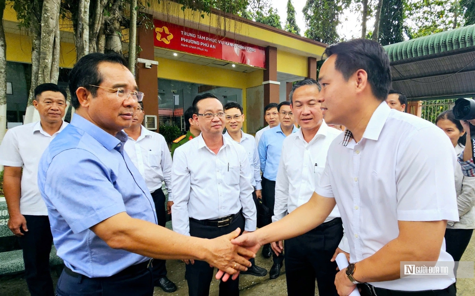 Chủ tịch UBND Tp.HCM: Phục vụ hành chính phải thông suốt, vì người dân