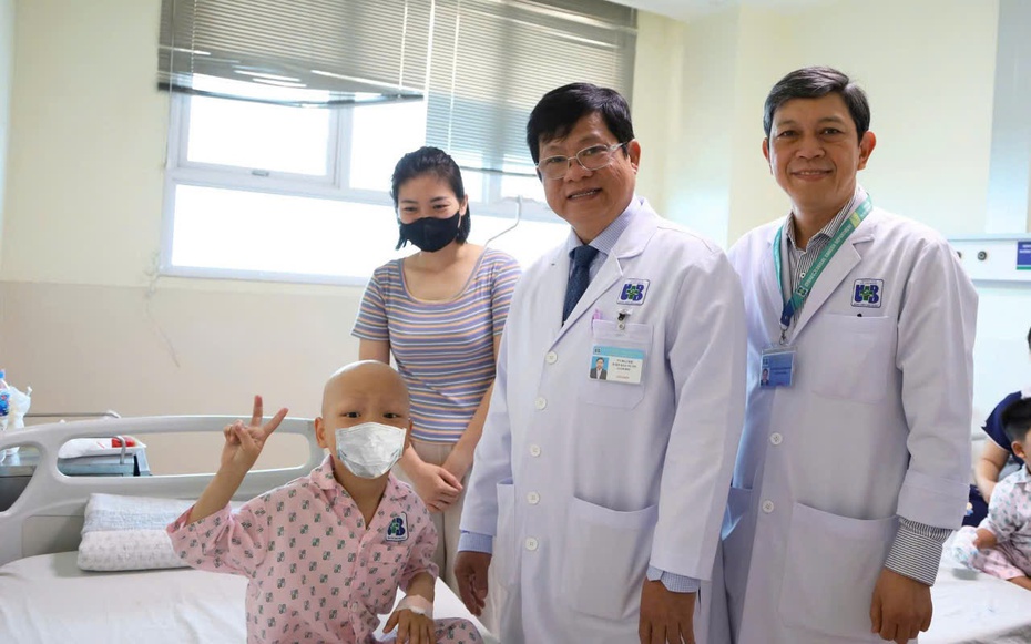 Bệnh nhi 5 tuổi mắc ung thư hiếm gặp được điều trị thành công