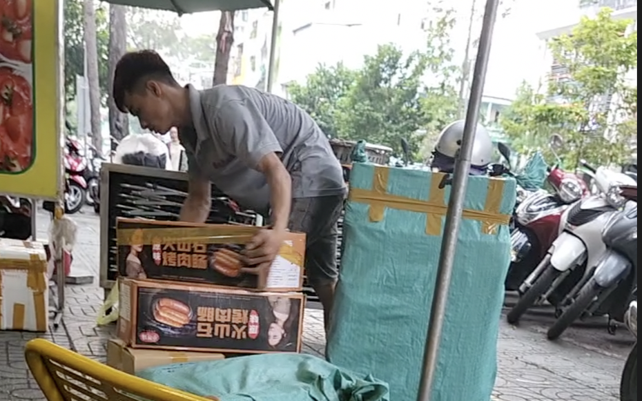 Lạp xưởng nướng đá “nhiều không” tại Tp.Hồ Chí Minh: Chuyên gia cảnh báo