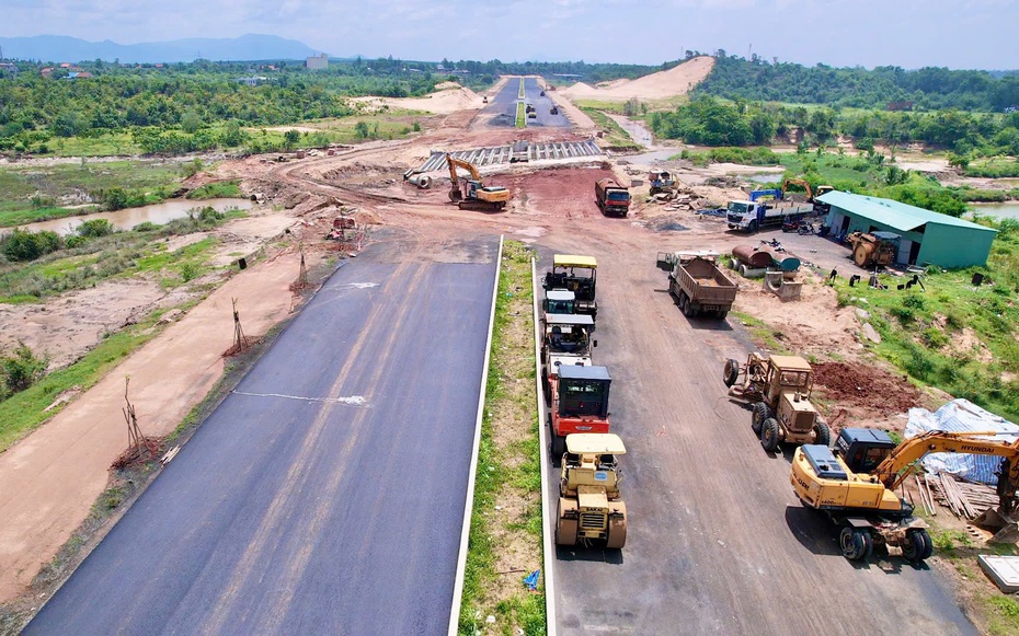 Thi công xuyên ngày đêm tuyến đường ven biển 7.000 tỷ đồng: Nỗ lực vì mục tiêu kết nối vùng