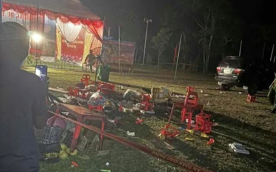 Phó Bí thư xã lùi xe tông vào đám đông đang xem ca nhạc, 1 bé trai tử vong