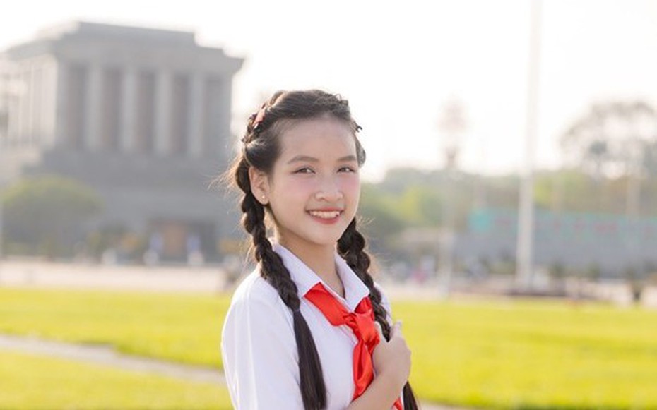Cô bé 13 tuổi cất giọng khiến hàng ngàn trái tim rung động trong concert "Tổ quốc trong tim" là ai?