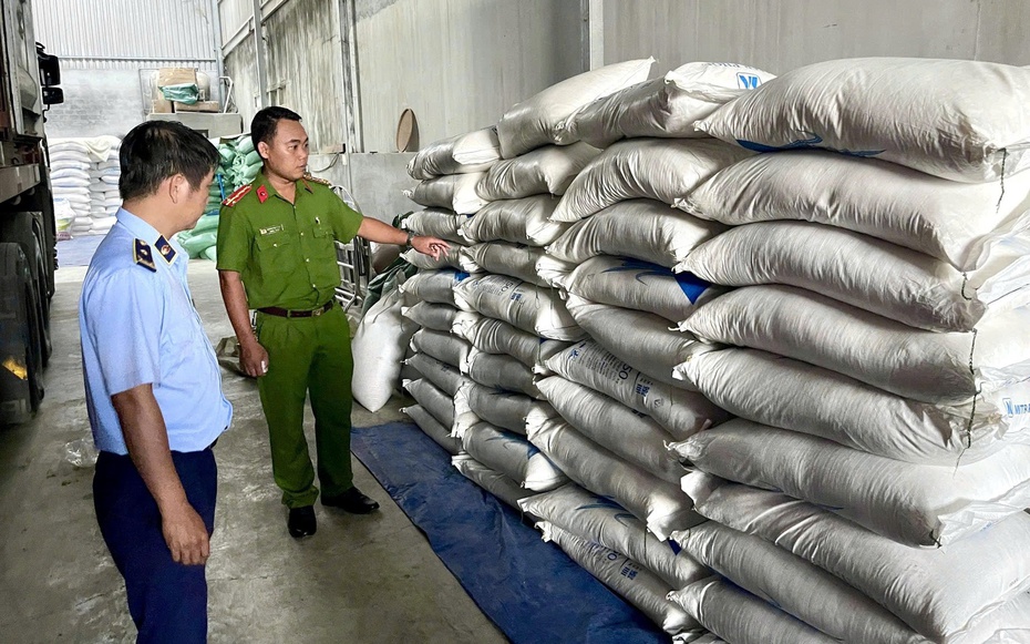 Gia Lai: Bắt giữ xe container vận chuyển 5 tấn đường tinh luyện nghi nhập lậu trị giá 65 triệu đồng