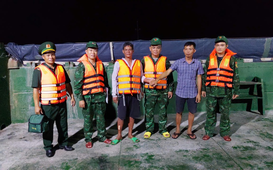 Đồn Biên phòng Tam Quan Nam cứu hộ thành công ngư dân gặp nạn trên biển