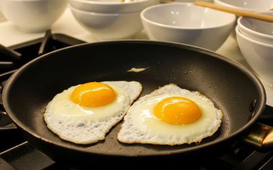3 người trong một nhà cùng nhập viện cấp cứu sau khi ăn trứng rán