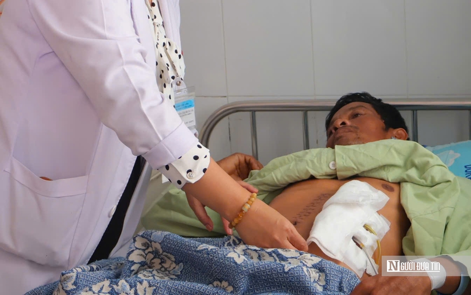 Giành lại sự sống cho bệnh nhân vỡ tá tràng trong đêm