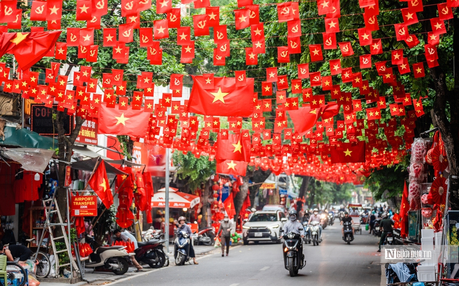 Hà Nội rợp cờ đỏ sao vàng mừng 80 năm Quốc khánh 2/9