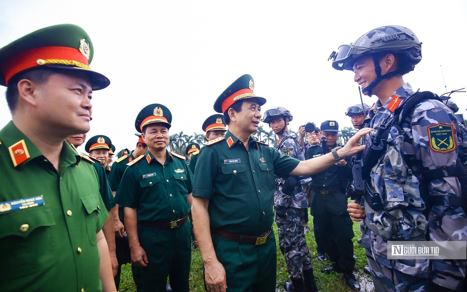Bộ trưởng Bộ Quốc phòng kiểm tra buổi tổng hợp luyện lần thứ 4