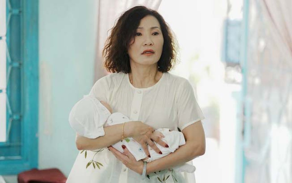 Nghệ sĩ Hồng Đào lên chức "bà ngoại"