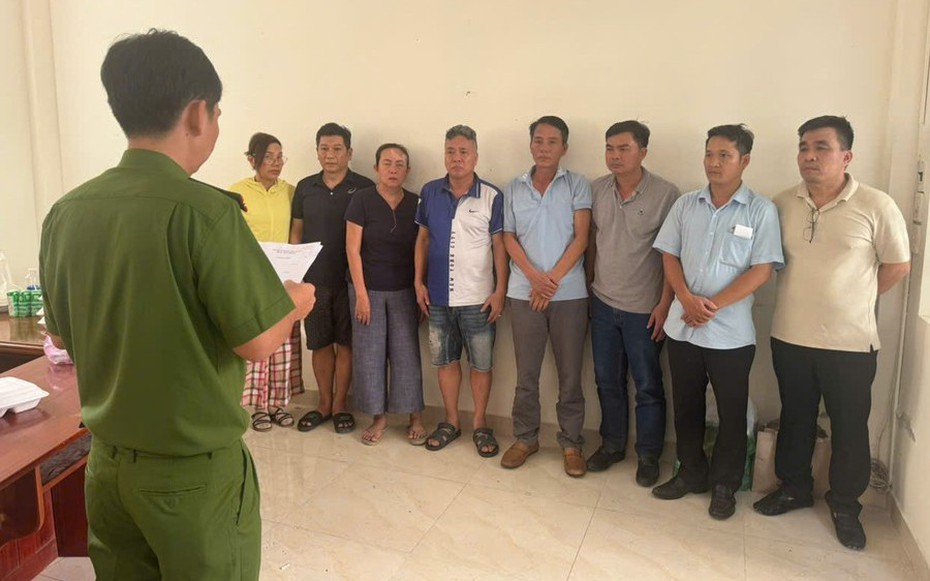 Triệt phá sới bạc dưới vỏ bọc ga ra sửa xe ô tô