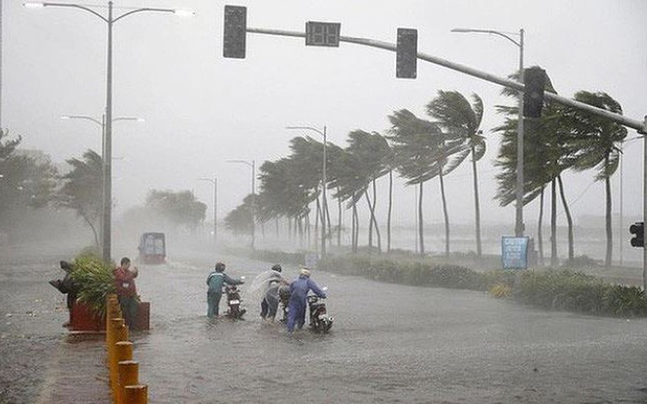 Bão số 5 di chuyển nhanh, dự báo trưa mai đổ bộ vào đất liền