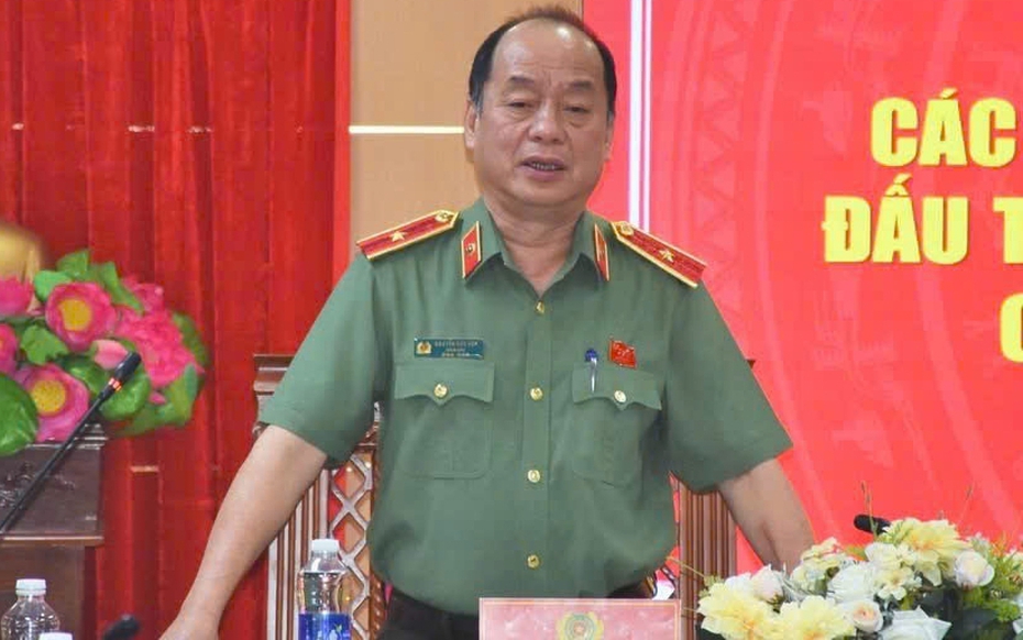 Khen thưởng lực lượng phá nhanh vụ cướp tiệm vàng