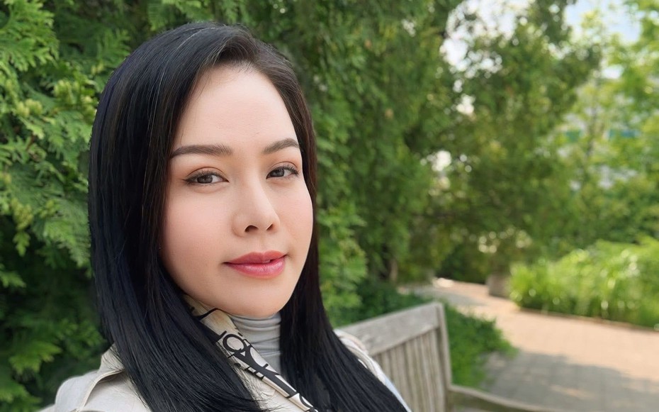 Mẹ đơn thân giàu có nhất nhì showbiz, bình yên viên mãn bên con gái nhỏ trong biệt thự bề thế