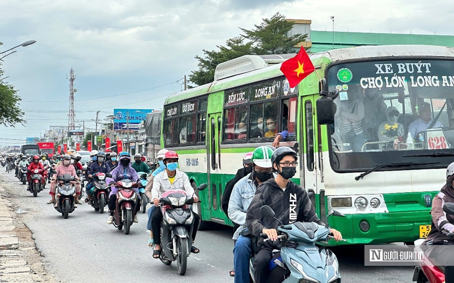 "Trạm dừng chân nghĩa tình" tiếp sức người dân miền Tây trên hành trình về quê nghỉ lễ
