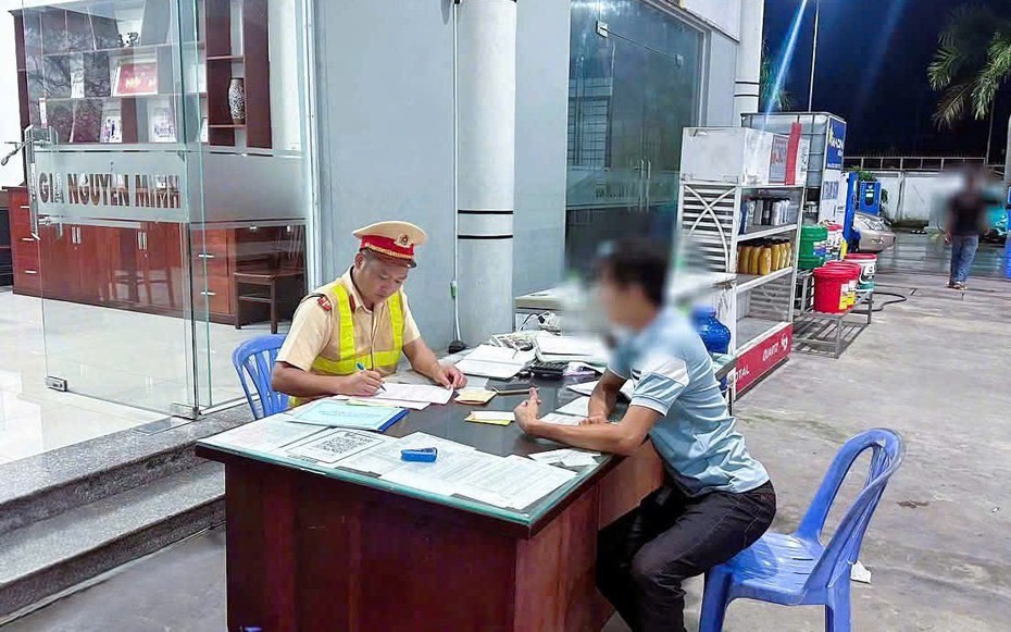 Phạt hơn 100 triệu đồng xe khách 24 chỗ nhồi nhét 46 người