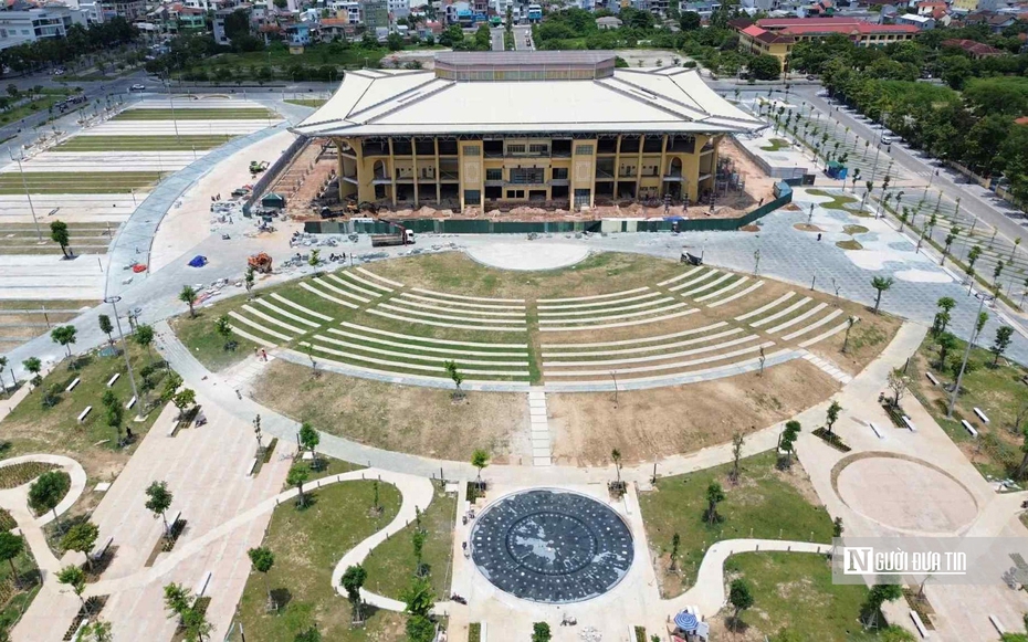 Cận cảnh dự án quảng trường gần 200 tỷ đồng ở Huế trước ngày khánh thành