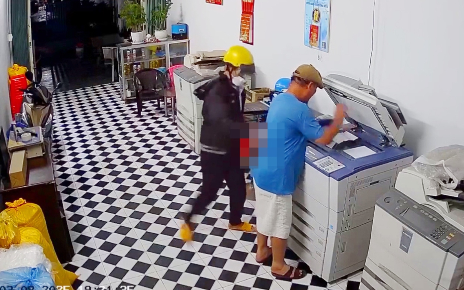 Bắt nam thanh niên xin tiền không thành, rút dao đâm chủ tiệm