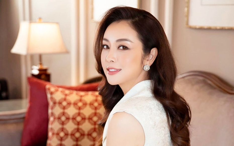 Hoa hậu 4 con: Cuộc sống viên mãn, sang chảnh, U40 vẫn khiến chồng 2 say đắm