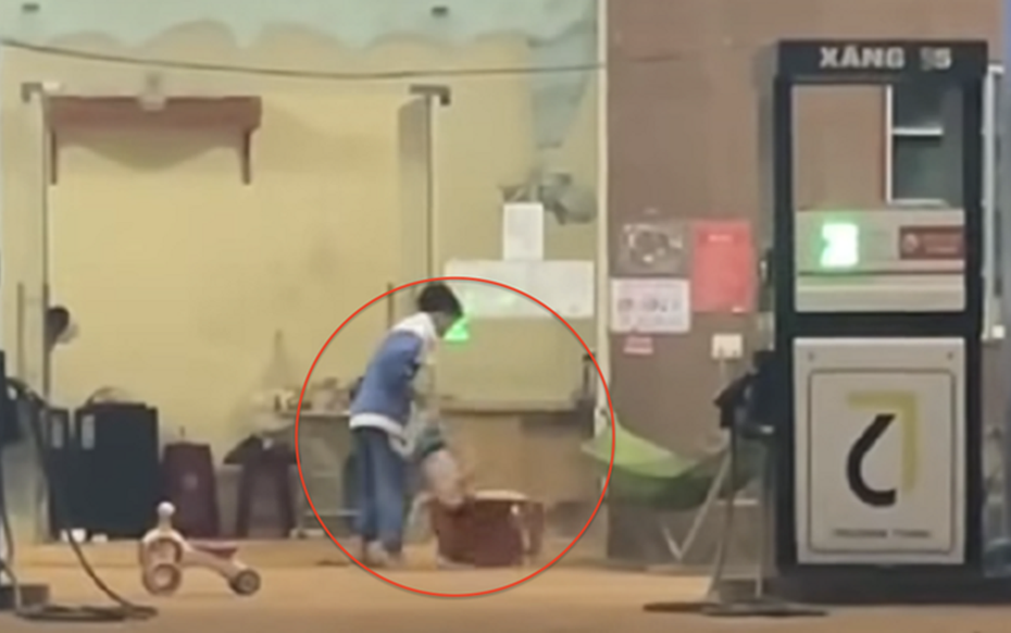 Xác minh thông tin bác dâu túm chân ném cháu 16 tháng tuổi xuống nền bê tông