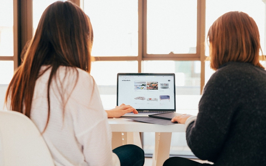 Làm cộng tác viên online cho "công ty thời trang", người phụ nữ bị lừa tiền