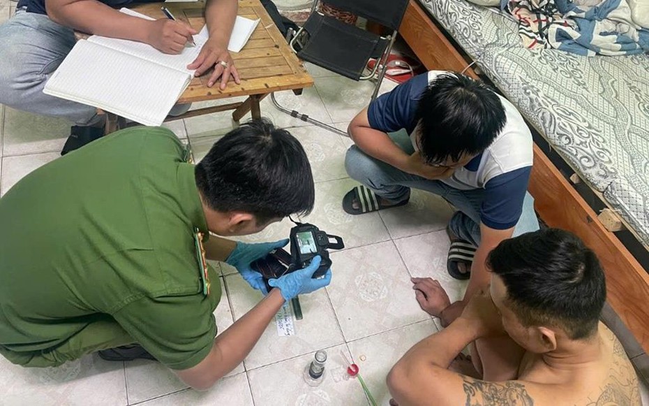 Bí mật trong căn phòng nhà nghỉ do 4 nam và 2 nữ thuê