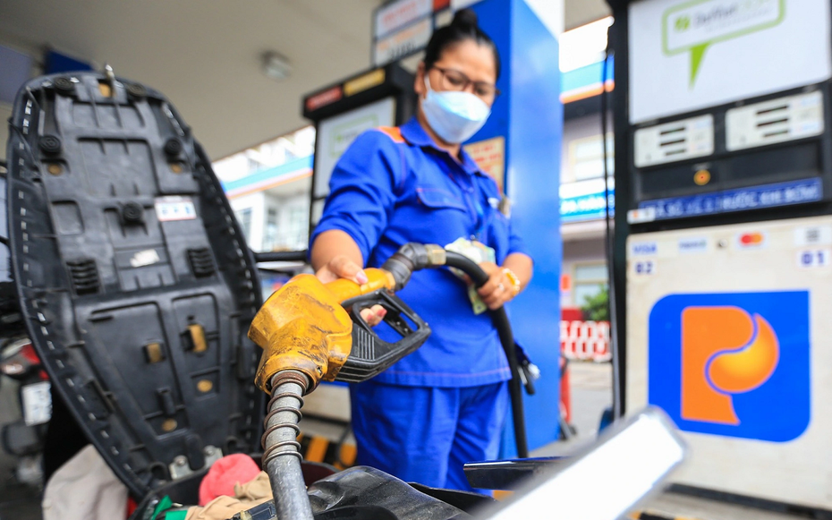 Giá xăng tăng vượt mốc 20.000 đồng/lít