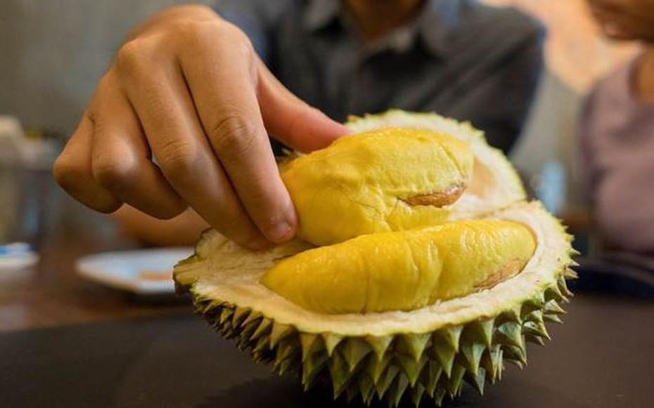 Người đàn ông 50 tuổi đột quỵ sau khi ăn 7 trái sầu riêng trong một ngày