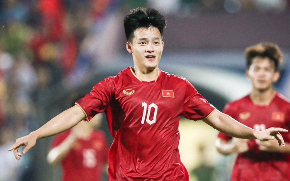 Hotboy làng bóng: Điển trai, là người hùng ghi bàn của U23 Việt Nam và giờ là ông bố trẻ hạnh phúc