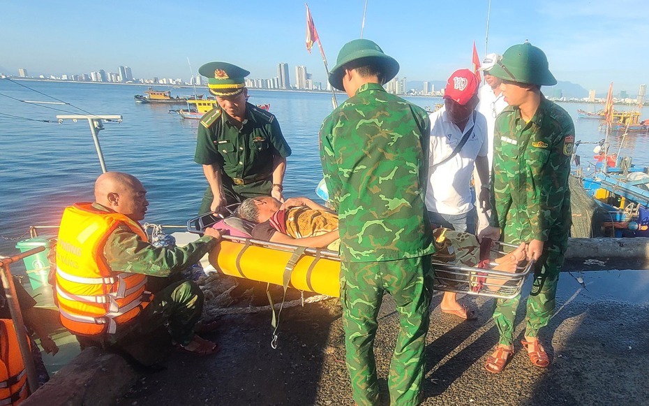 Thuyền viên bất tỉnh giữa biển được Biên phòng ứng cứu khẩn cấp
