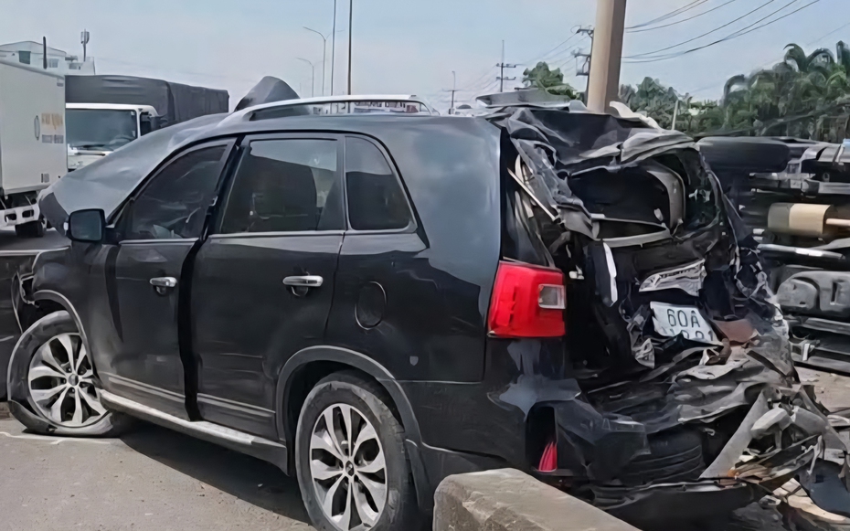 Hiện trường vụ tai nạn liên hoàn giữa 8 ô tô trên QL51, kẹt xe kéo dài nhiều kilomet