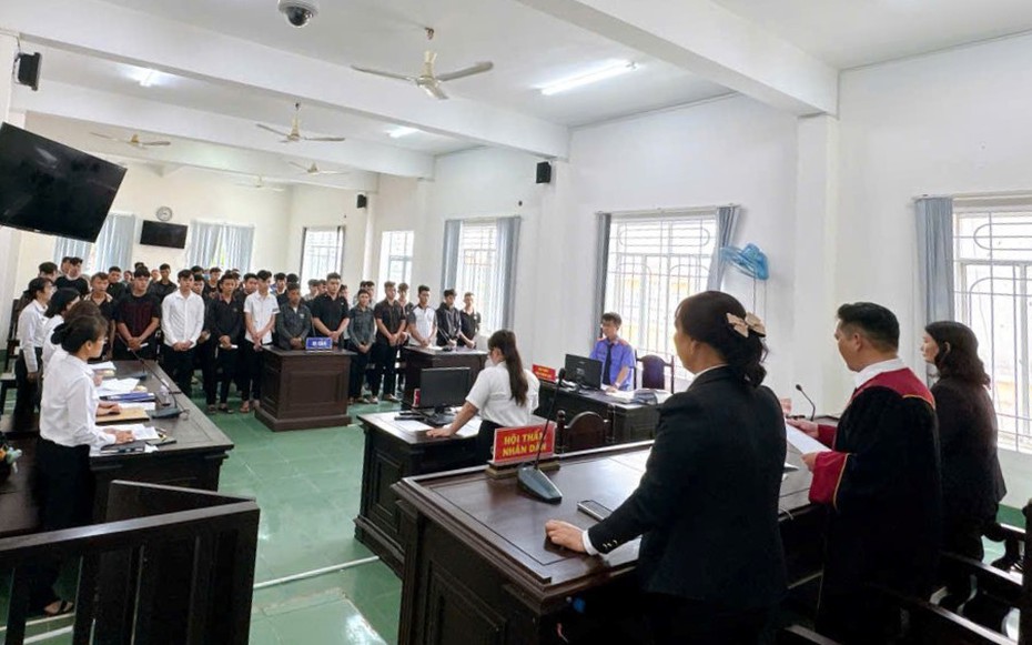 Xét xử vụ 2 nhóm dùng súng bắn nhau tại Tây Ninh: Nhiều bị cáo chỉ mới 17–18 tuổi