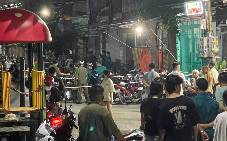 Hai vợ chồng tử vong trước cửa phòng trọ với nhiều vết thương