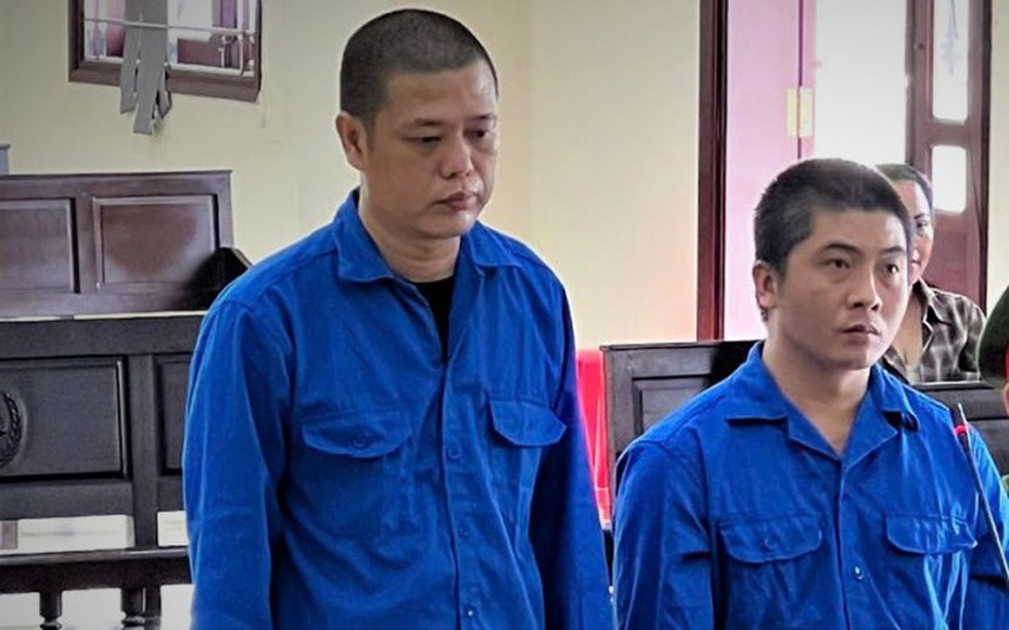 Cướp giật dây chuyền vàng 4 lượng khiến nạn nhân thương tật 74%, 2 bị cáo hầu tòa