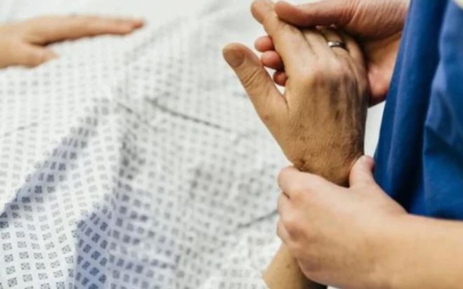 Sắp được gia đình đưa đi hoả táng, cụ bà 86 tuổi bất ngờ "sống lại"