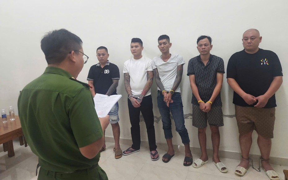 Công an phối hợp giải cứu 2 người nước ngoài bị khống chế, đánh đập, ép gia đình chuyển tiền
