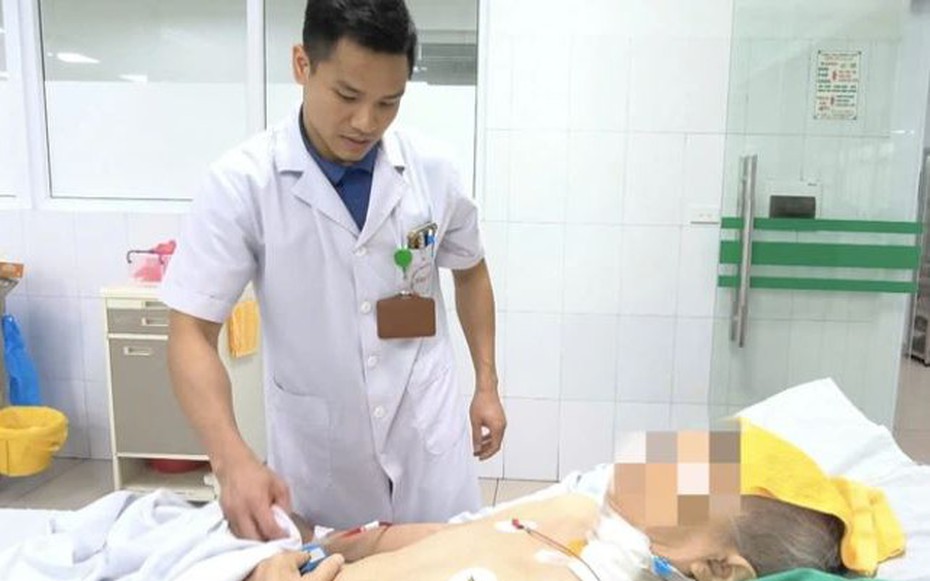 Cụ ông 77 tuổi suýt mất mạng vì thói xấu nhiều người mắc