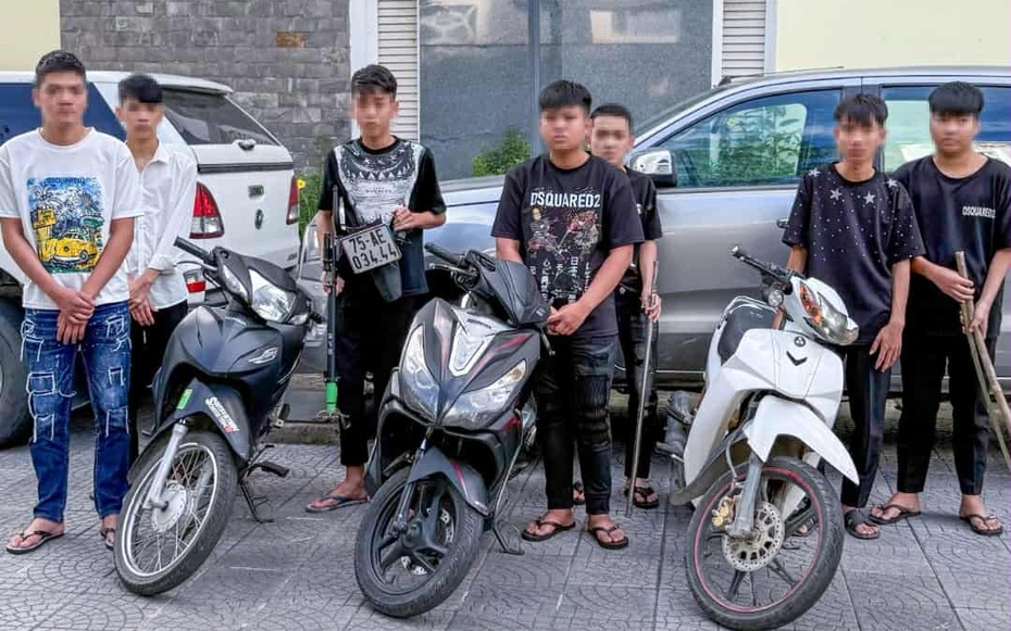Bắt nhóm thiếu niên táo tợn chặn đường đánh người cướp của trong đêm