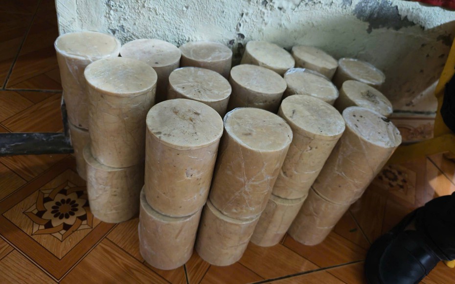 Khởi tố chủ cơ sở sử dụng chất cấm để sản xuất giò chả, xúc xích
