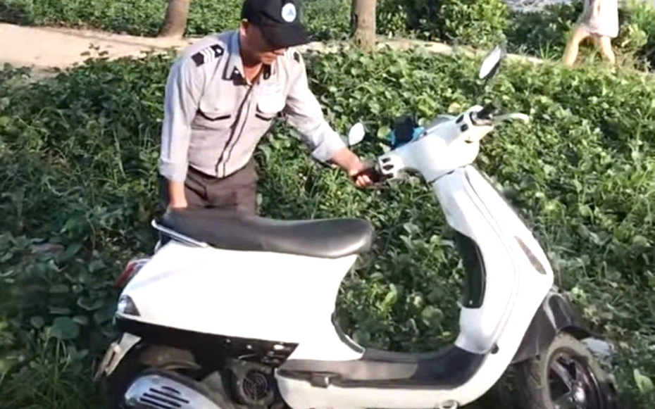 Ban quản lý Sơn Trà lên tiếng về clip nhân viên “xô đổ” xe máy của du khách