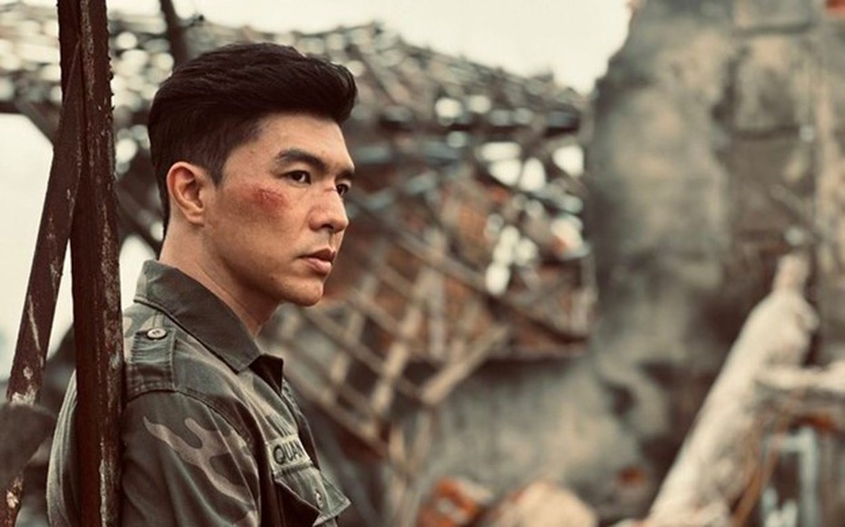 Thú vui giải trí đời thường của Quang trong "Mưa đỏ" gây bất ngờ