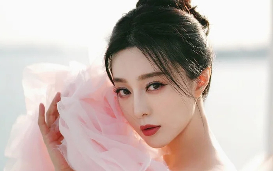Người đàn ông bí ẩn bị bắt gặp đi mua sắm cùng Phạm Băng Băng là ai?