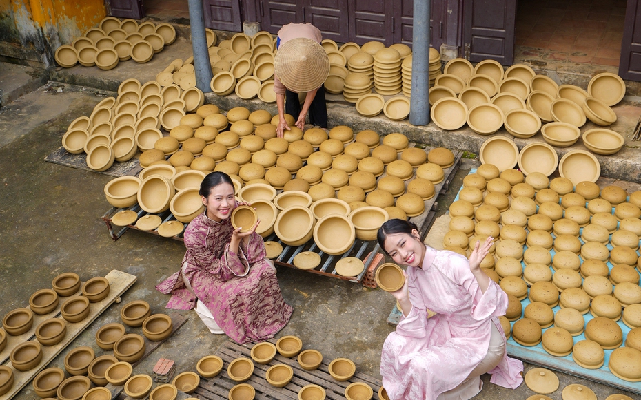Làng gốm Thanh Hà được vinh danh Điểm du lịch cộng đồng tốt nhất