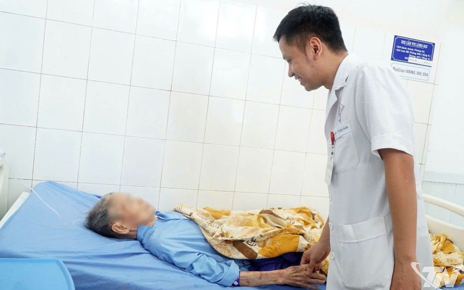 Bản tin 29/9: Phẫu thuật thành công khối u 8,2kg cho cụ ông 93 tuổi