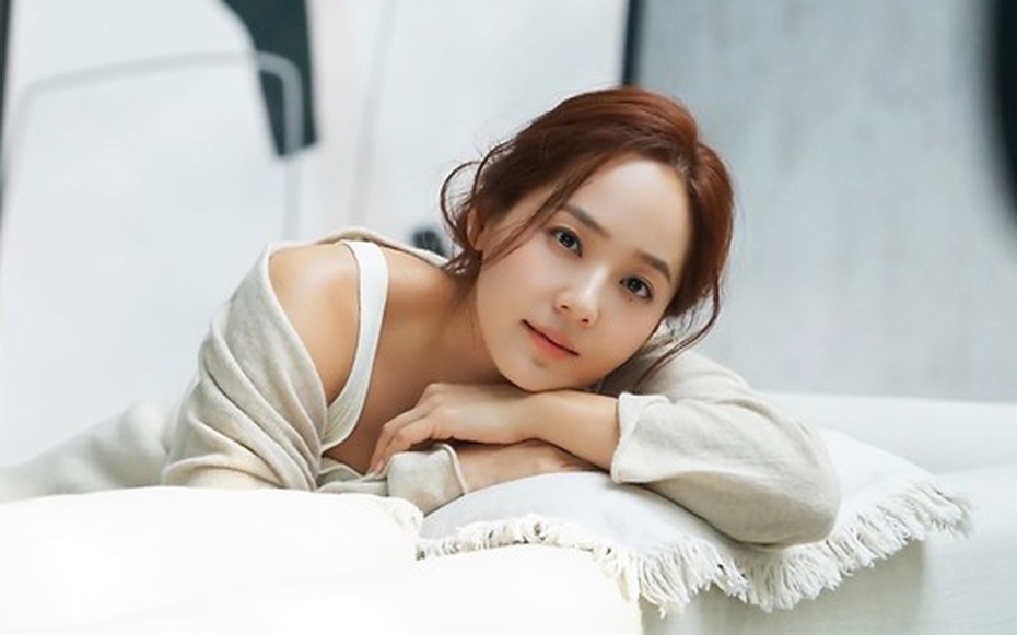 "Mỹ nhân đẹp nhất Kpop" tuổi 44 hạnh phúc bên chồng từng là fan, thầm mến mộ
