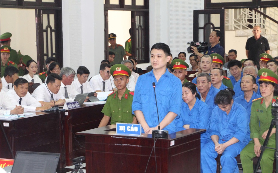 Hé lộ thủ đoạn làm “bốc hơi” hơn trăm tỷ đồng khỏi ngân hàng của nhóm lừa đảo