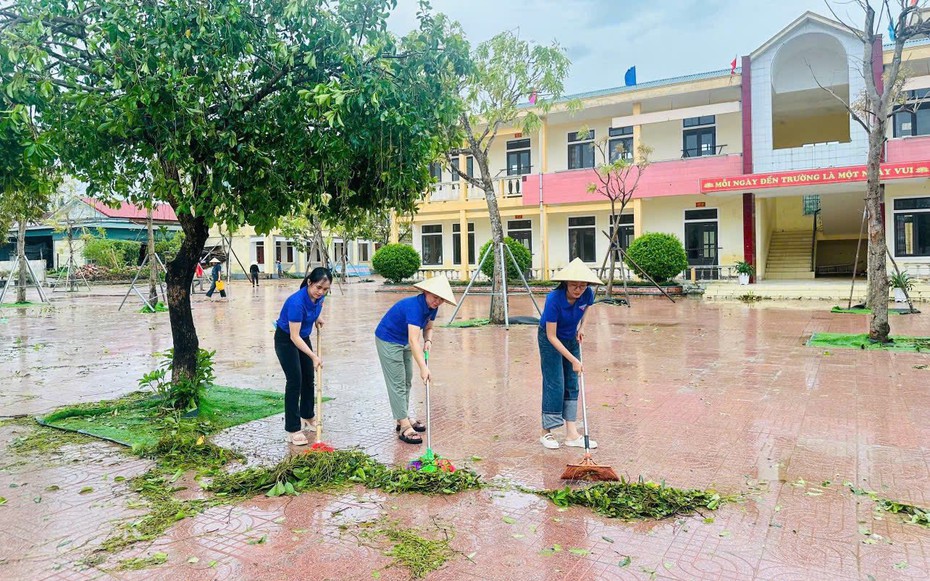 Hà Tĩnh: Nhanh chóng dọn dẹp trường lớp, ổn định nền nếp học tập sau bão số 10