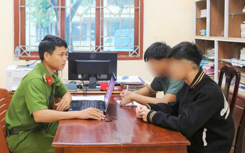 Bắt 2 đối tượng trộm tài sản của gia đình đi trú bão