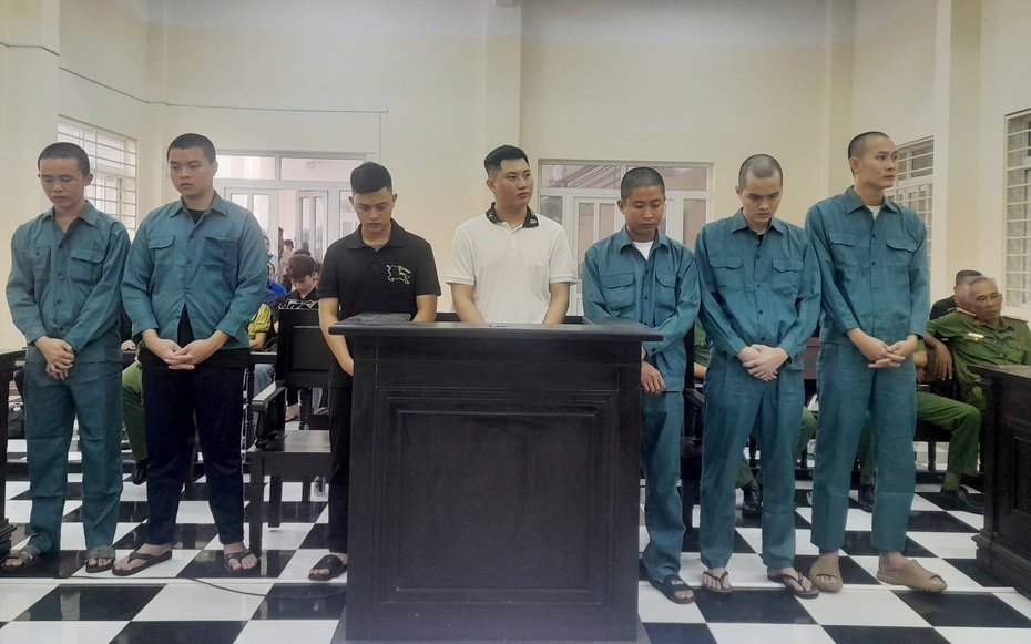 Một cuộc vui, nhiều bản án