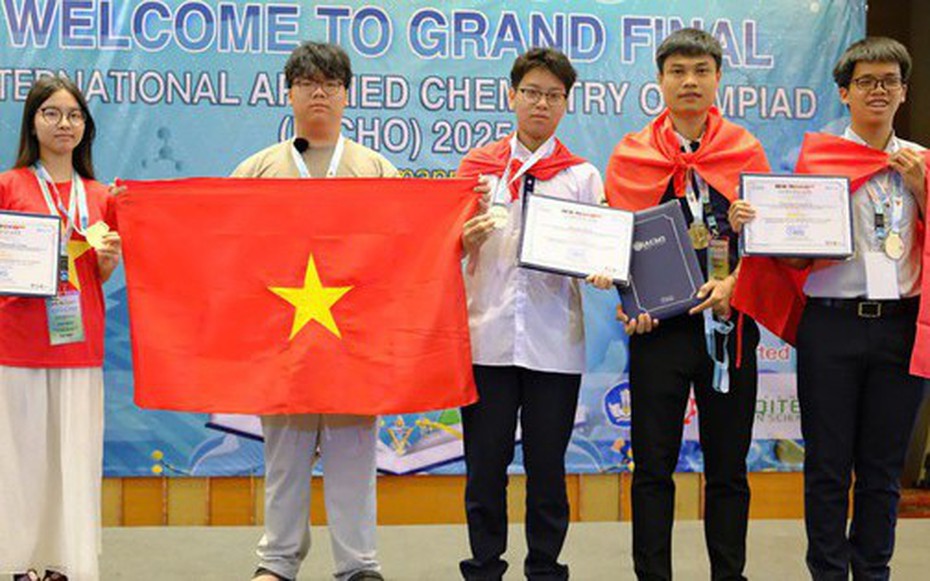 Cả 6 học sinh Việt Nam giành huy chương tại Olympic Hóa học ứng dụng quốc tế 2025