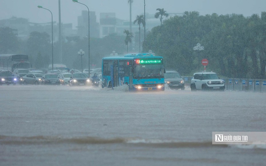Đợt mưa to "sầm sập" ở Hà Nội bao giờ mới dứt?